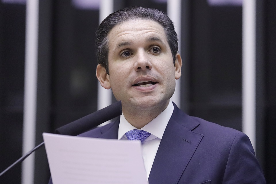 Motta comunica ao STF bloqueio de verbas do gabinete de Zambelli para pagar multa de até R$ 260 mil