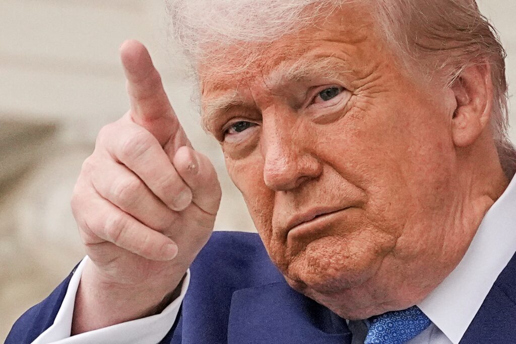 Trump volta a ameaçar países do Brics: 'receberão tarifa de 10% muito em breve'