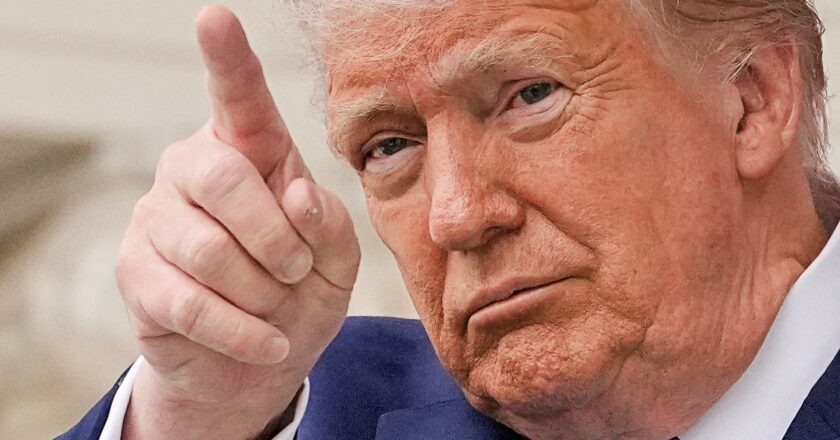 Tarifaço de Trump: EUA preparam nova base legal para justificar tarifas de 50% ao Brasil, diz agência