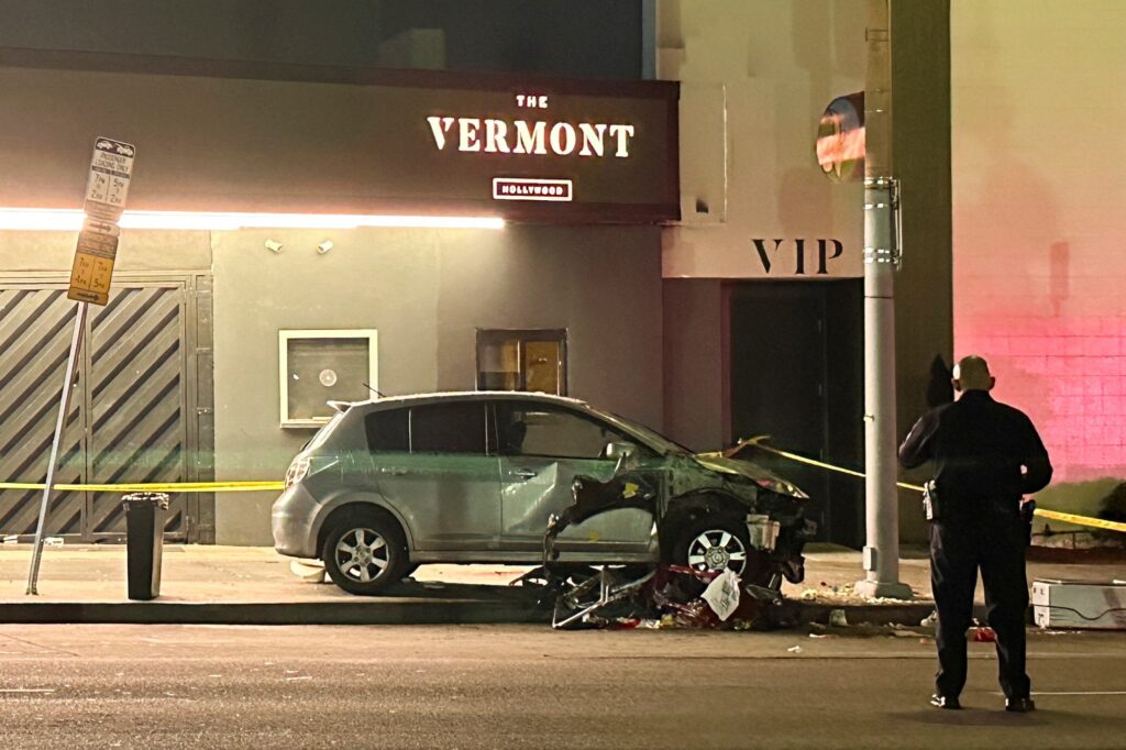 Motorista acusado de atropelar multidão em frente a boate em Los Angeles é indiciado por 37 tentativas de assassinato