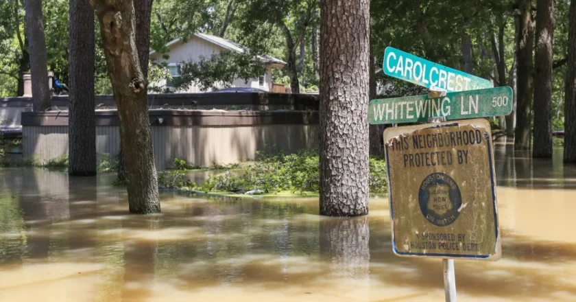 Texas: Sobe para 27 o n.º de mortos das inundações (incluindo 9 crianças)