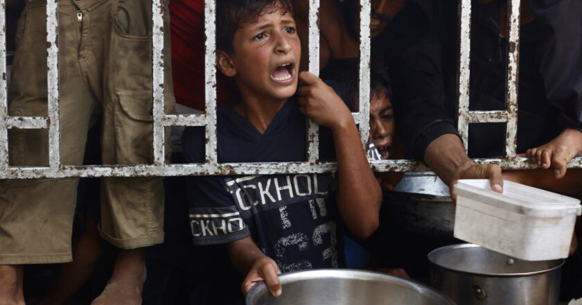 Israel vai voltar a permitir que países lancem ajuda humanitária aérea em Gaza; palestinos enfrentam 'fome em massa'