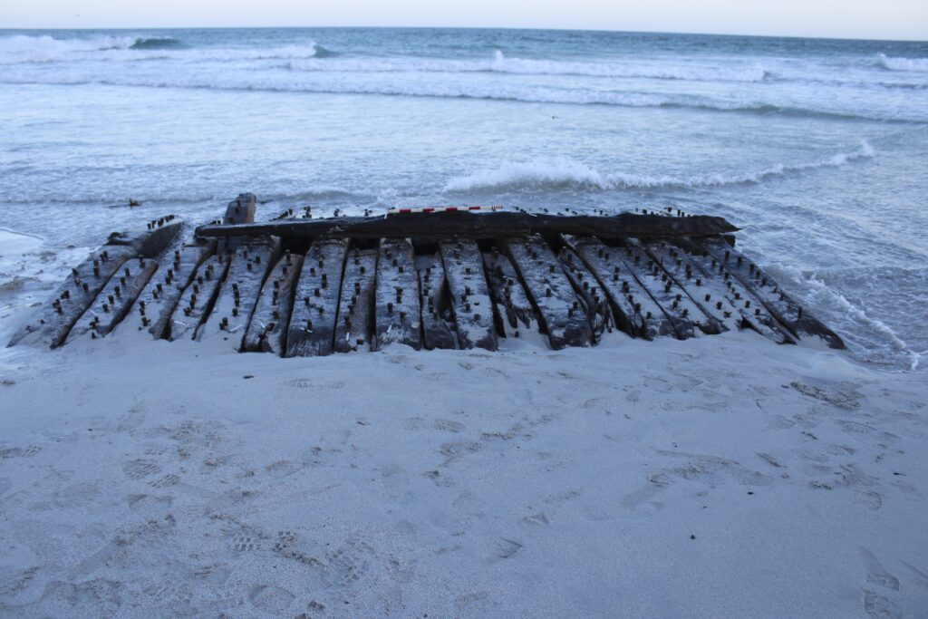 Vestígios na areia: ciência identifica navio de guerra naufragado há 250 anos em ilha escocesa | Ciência
