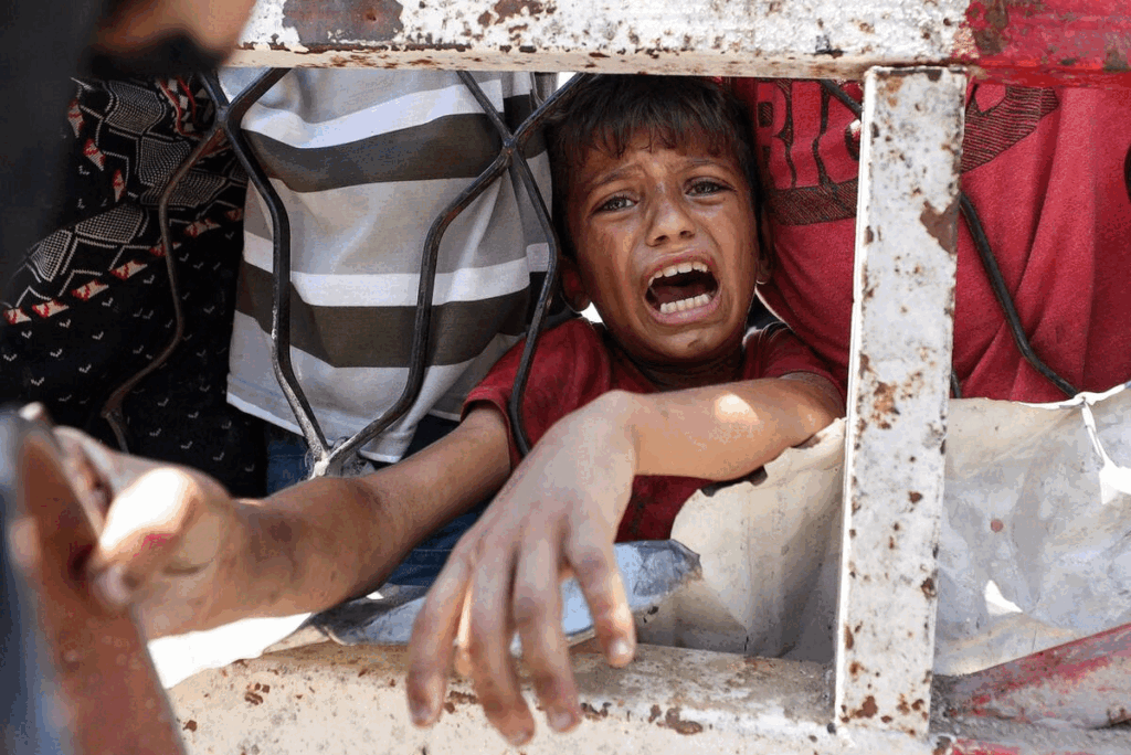 Israel diz que vai estabelecer corredores humanitários e lançamentos aéreos de comida a Gaza neste sábado