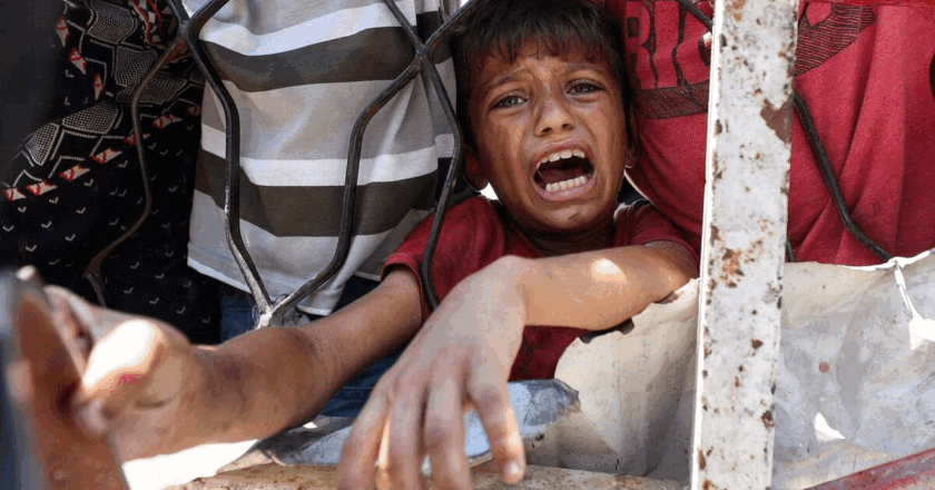 Israel diz que vai estabelecer corredores humanitários e lançamentos aéreos de comida a Gaza neste sábado