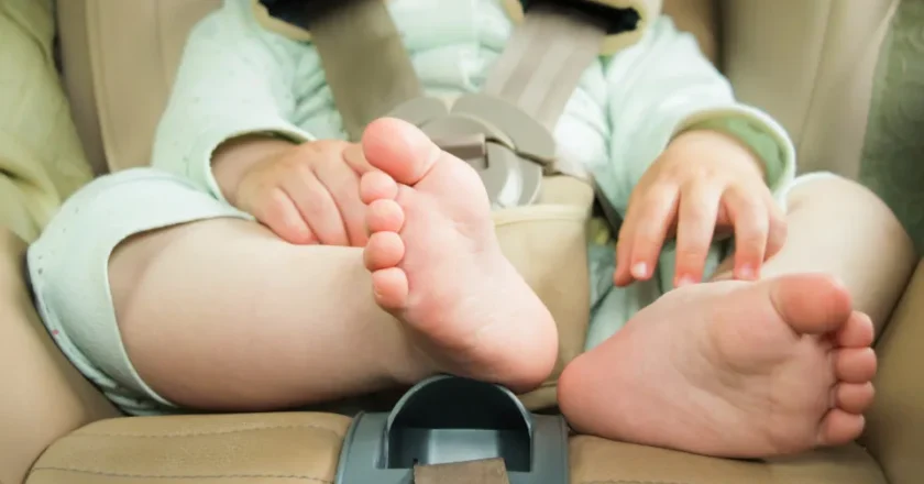 Brasileira é presa nos EUA por deixar filhos no carro durante onda de calor