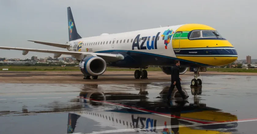 Voo da Azul faz pouso de emergência no Recife após piloto passar mal