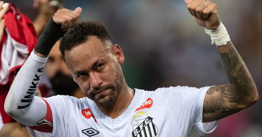 Santos volta de férias com Neymar, mas metade dos problemas resolvidos