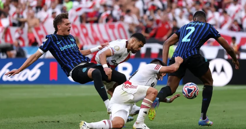 Inter x River termina em confusão, e argentino precisa ser contido em campo
