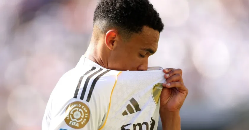 Alexander-Arnold “destroçado” com morte de Diogo Jota: “Era família”