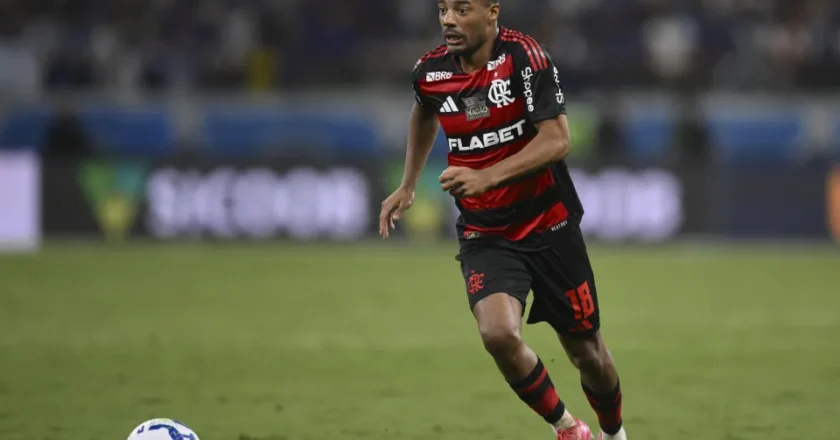 Flamengo libera, e De la Cruz vai ao Uruguai em meio à polêmica