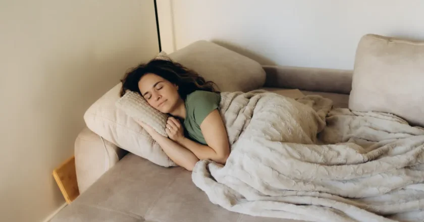 Estudo descobre que dormir demais aumenta o risco de morte. Saiba porquê